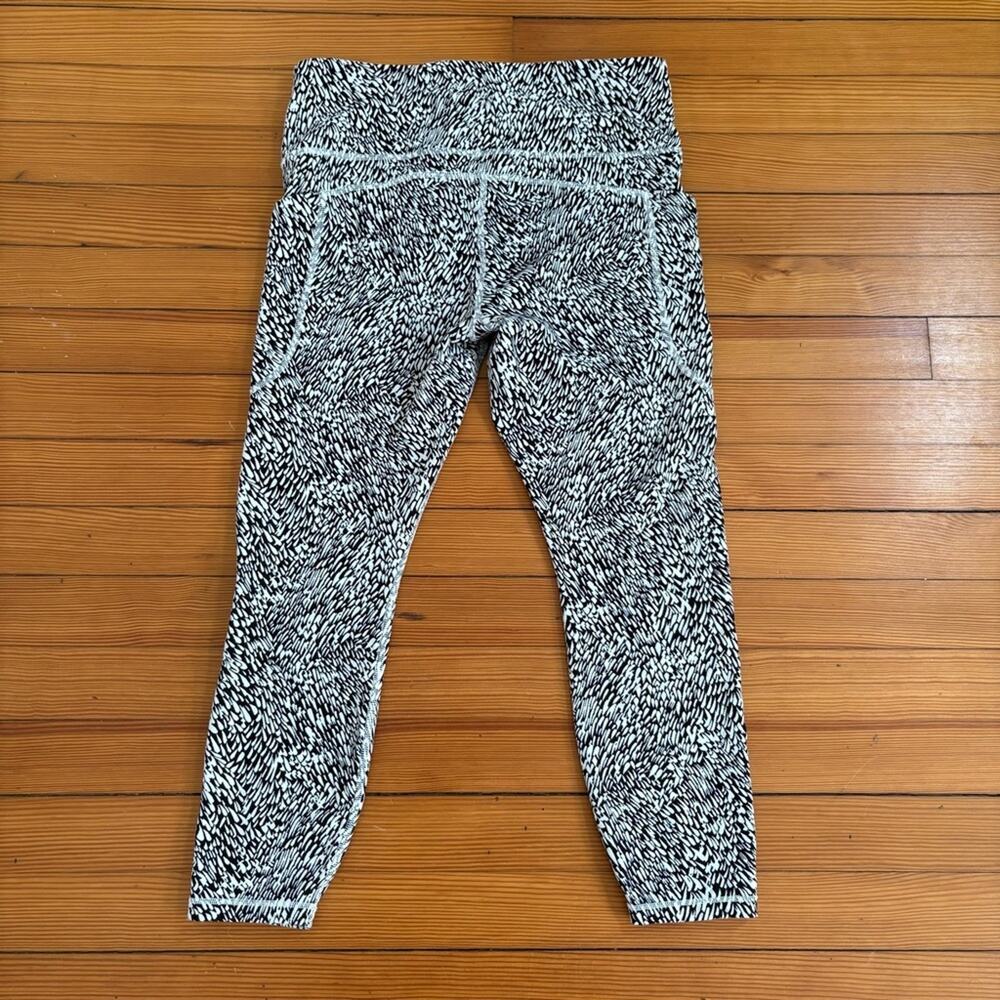 Athleta Ultimate Stash II Textured 7/8 Leggings SZ L Black White Activewear - Picture 6 of 10